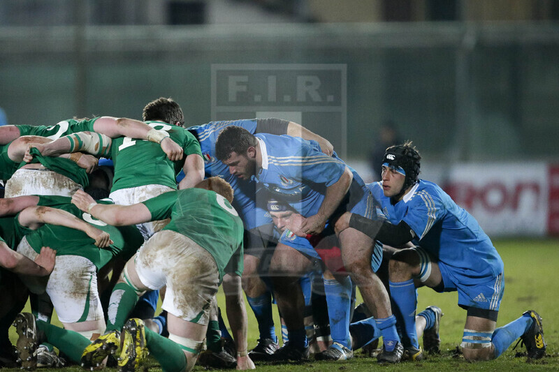 13 Otober 2012 Mauro Bergmasco, Zebre, is yackled by John Muldoon RBS 6 Nations U20 2013 Round 5, Avezzano (Aquila); Italy v Ireland Picture credit: Roberto Bregani / SPORTSFILE