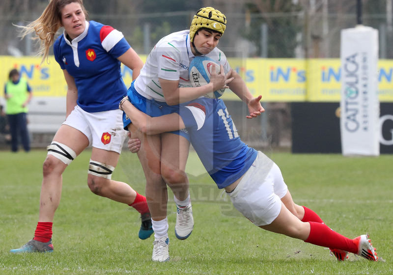 Guinness Sei Nazioni 2019 Donne, Padova, stadio Plebiscito 17/03/2017, Italia Donne v Francia Donne, Beatrice Rigoni placcata da Yolaine Yengo. Foto Daniele Resini/Fotosportit