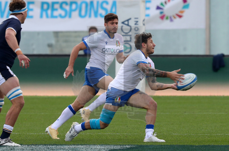 Autumn Nations Cup, Cattolica Test match 2020, Firenze, stadio Lanfranchi 14/11/2020, Italia v Scozia, Matteo Minozzi passa palla. Marcello Violi accorre. Foto Daniele Resini/Fotosportit
