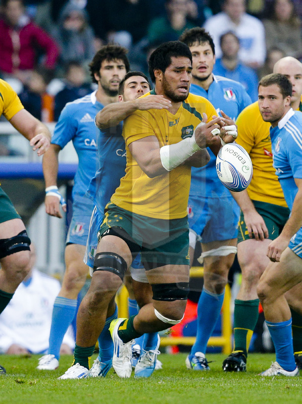 Cariparma Test Match 2013, Torino, Stadio Olimpico, 9-11-2013, Italia v Australia. Sitaleki Timani viene bloccato da Edoardo Gori Foto Roberto Bregani / Fotosportit