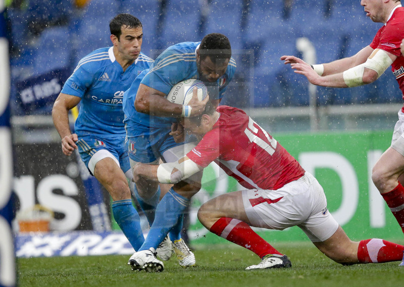 RBS 6 Nazioni 2013, Roma, Stadio Olimpico, 23-02-2013, Italia v Galles. Manoa Vosawai in percussione su Jamie Roberts