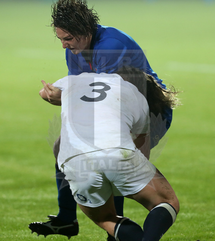 Guinness Sei Nazioni Donne 2020, Round 5, Parma, Cittadella del Rugby 01/11/2020, Italia Donne v Inghilterra Donne, Lucia Gai contrastata da Sarah Bern. Foto Daniele Resini/Fotosportit
