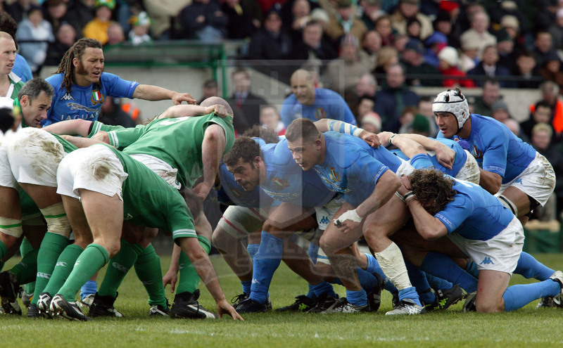 Rbs Sei Nazioni 2004, Dublino, Lansdowne Road 20/03/2004, Irlanda v Italia, mischie a confronto. Foto Daniele Resini/Fotosportit