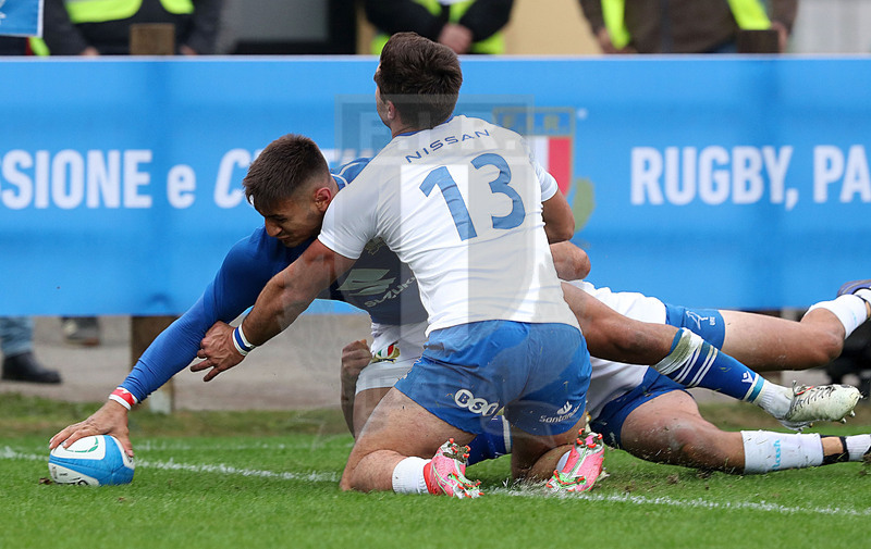 Autumn Nations Series 2021, Parma, stadio Lanfranchi 20/11/2021, Itallia v Uruguay, Pierre Bruno schiaccia in meta travolgendo Arcos Perez. Foto Daniele Resini/Fotosportit