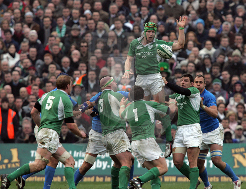 Sei Nazioni 2006, Dublino, Lansdowne road 04/02/2006, Irlanda v Italia, Simon Easterby conquista palla in touche. Foto Daniele Resini/Fotosportit