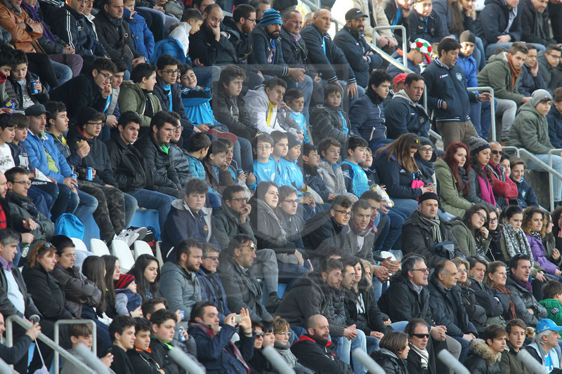 Benevento, 10 gennaio 2014, Nazionale italiana Under 20 v Accademia di Marcoussis, il pubblico di Benevento.
