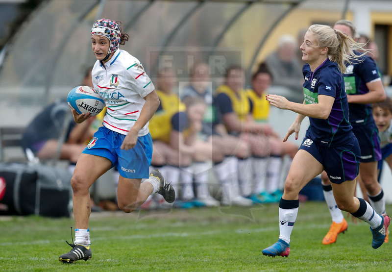 Test Match Donne Novembre 2018, Calvisano (BS), Pata Stadium, 4-11-2018, Italia Femminile v Scozia Femminile. Michela Sillari in velocità su Jenny Maxwell. Foto: Roberto Bregani/Fotosportit