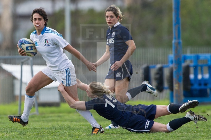 Sei Nazioni Donne 2014, Santa Maria Capua Vetere, stadio Francesco Casino, 23-02-2014, Italia Donne v Scozia Donne, Stephanie Johnston placca Manuela Furlan. Foto Elena Barbini.