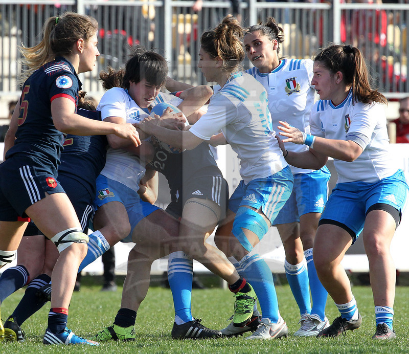 RBS Sei Nazioni Donne 2017, Parma, stadio Sergio Lanfranchi 12/03/2017, Italia Donne v Francia Donne, Manuela Furlan con Sofia Stefan e Maria Magatti in sostegno. Foto Daniele Resini/Fotosportit