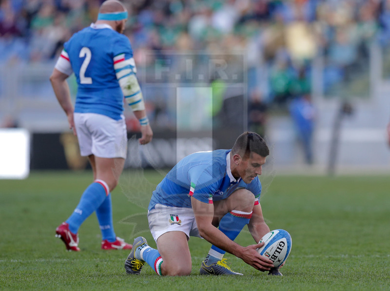 Guinness Sei Nazioni 2019, Round 3, Roma, Stadio Olimpico, 24/02/2019, Italia v Irlanda. Tommaso Allan si prepara a calciare una punizione. Foto Roberto Bregani/Fotosportit