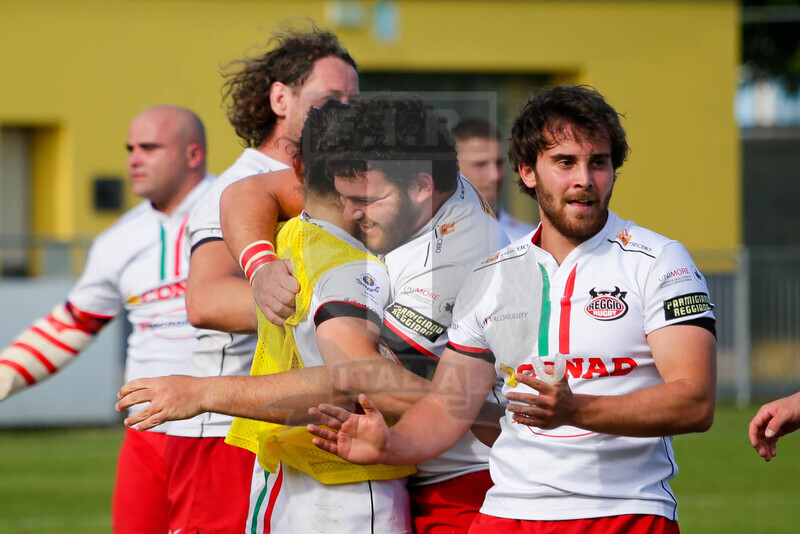 Rugby, Serie A 2015-2016, Finale, Viadana (MN), Stadio Zaffanella, 22-05-2016, Conad Reggio v Tossini Pro Recco. I giocatori del reggio festeggiano al termine dell\