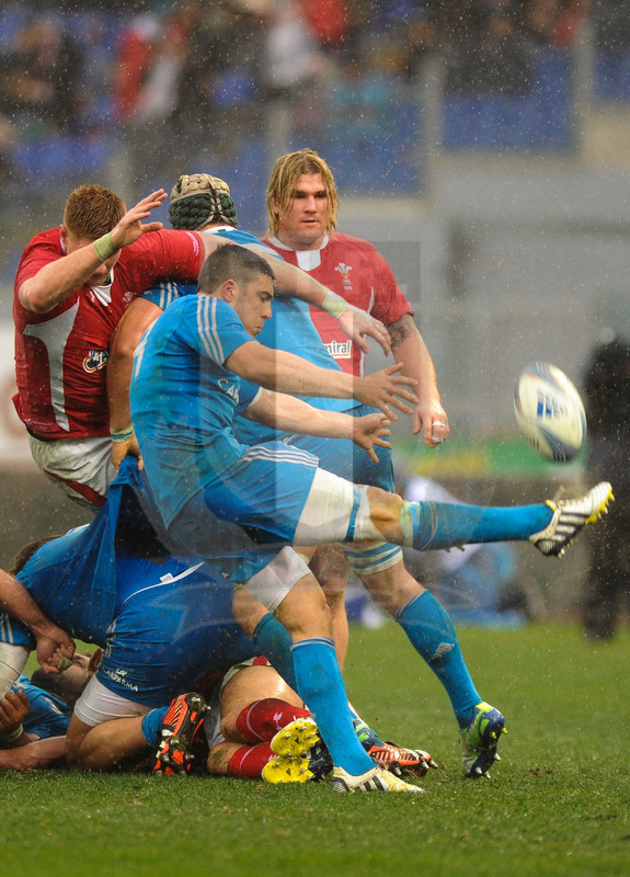 Sei Nazioni 2013, Roma, stadio Olimpico 23/02/2013, Italia v Galles, Edoaedo Gori calcia nel box.