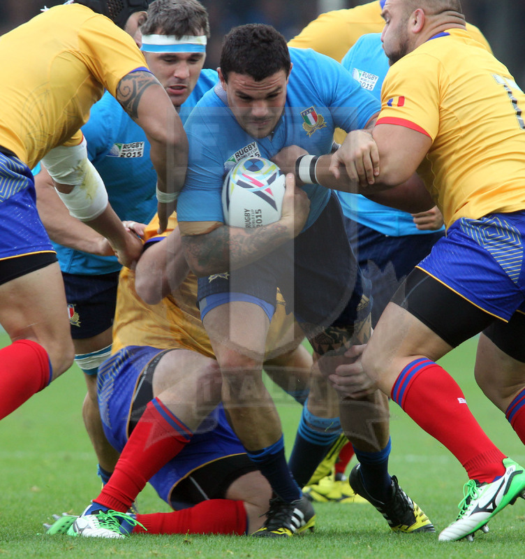 Rugby World Cup 2015, Pool D, Exeter 11/10/2015, Italia v Romania, Andrea Manici difende palla con Simone Favaro in sostegno.