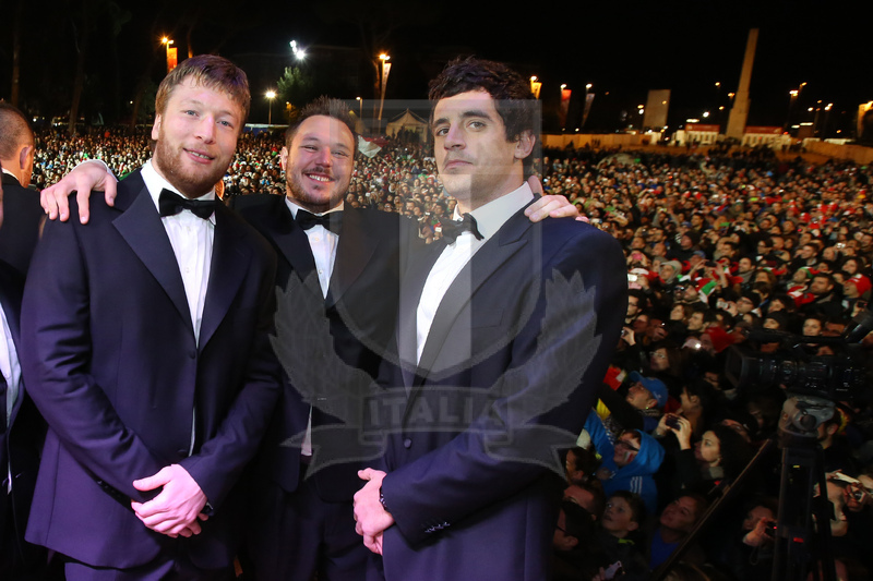 RBS 6 Nazioni 2013, Roma, Stadio Olimpico, 16-03-2013, Italia v Irlanda. gli azzurri festeggiano al villaggio con i tifosi , Antonio Pavanello , Alberto De Marchi e Paul Derbyshire