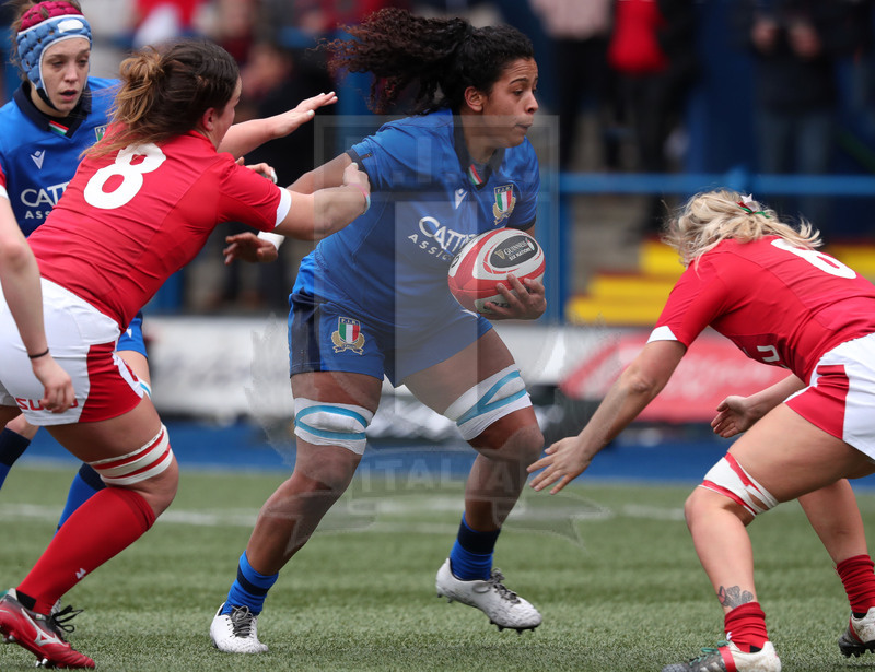 Guinness Sei Nazioni Donne 2020, Cardiff, Arms Park 02/02/2020 Galles Donne v Italia Donne, una carica di Giada Franco. Foto Daniele Resini/Fotosportit