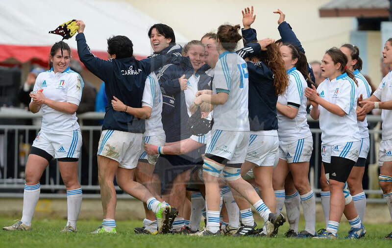 Sei Nazioni Donne 2014, Santa Maria Capua Vetere, stadio Francesco Casino, 23-02-2014, Italia Donne v Scozia Donne. Esultanza delle azzurre dopo il fischio finale, foto: Massimiliano Pratelli