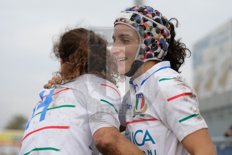 Test Match Donne Novembre 2018, Calvisano (BS), Pata Stadium, 4-11-2018, Italia Femminile v Scozia Femminile. Michela Sillari festeggia la sua meta con Aura Muzzo. Foto: Roberto Bregani/Fotosportit