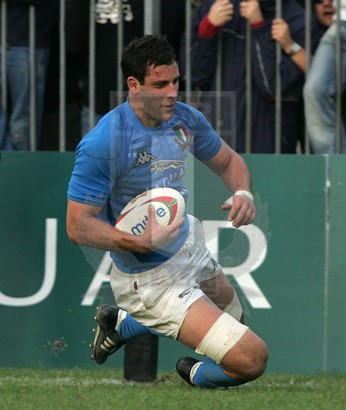 Test match 2005, Prato, stadio Chersoni 12/11/2005, Italia v Tonga, Josh Sole atterra in meta. Foto Daniele Resini/Fotosportit