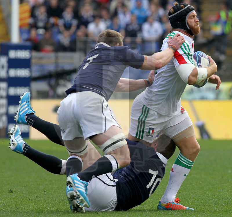 RBS Sei Nazioni 2014, Roma, stadio Olimpico 22/02/2014, Italia v Scozia, Gonzalo Garcia preso da Weir (a terra) e Fusaro. Foto Daniele Resini/Fotosportit