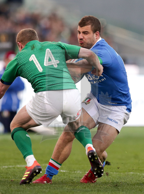 Guinness Sei Nazioni 2019, Round 3, Roma, Stadio Olimpico, 24/02/2019, Italia v Irlanda. Tommaso Castello attacca Keith Earls. Foto Roberto Bregani/Fotosportit