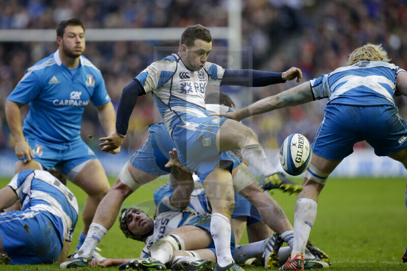 RBS 6 Nazioni 2013, Edimburgo, Murrayfield Stadium, 9-02-2013, Scozia v Italia. Laidlaw calcia nel box