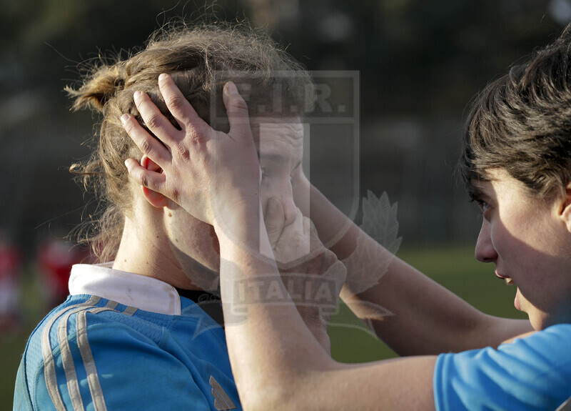 RBS 6 Nazioni Femminile 2013, Benevento, Campo Pace Vecchia, 24-02-2013, Italia v Galles. Maunuela Furlan consola Alice Trevisan al termine dell\