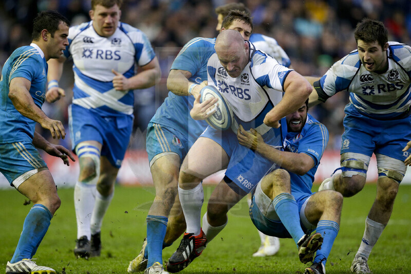 RBS 6 Nazioni 2013, Edimburgo, Murrayfield Stadium, 9-02-2013, Scozia v Italia. MsLean e Botes per fermare Cross