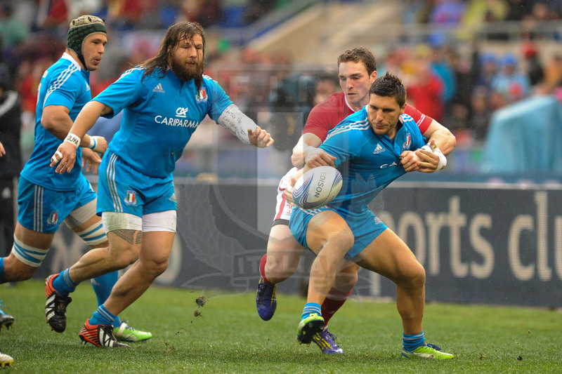 Sei Nazioni 2013, Roma, stadio Olimpico 23/02/2013, Italia v Galles, Giovambattista Venditti preso da George North. Accorre Castrogiovanni