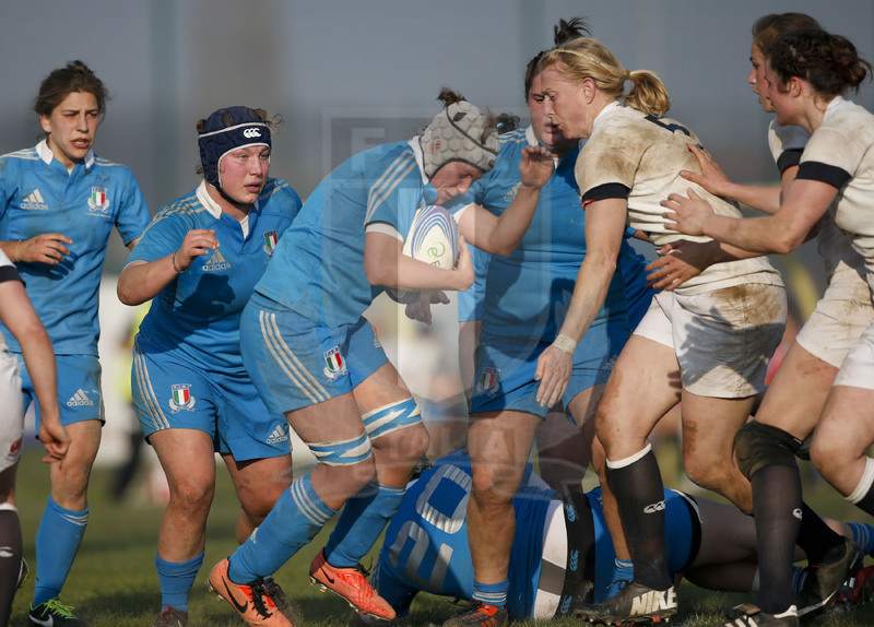 RBS 6 Nazioni Femminile 2014, Rovato (BS), Stadio Giulio e Silvio Pagani, 16-03-2014, Italia v Inghilterra. Una carica di Silvia Gaudino. Foto: Roberto Bregani