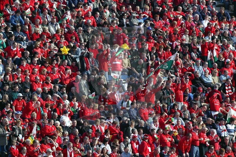 Sei Nazioni 2003, Roma, Stadio Flaminio 2003/02/15, Italia v Galles, i tifosi gallesi che affollano il Flaminio. Foto Daniele Resini/Fotosportit