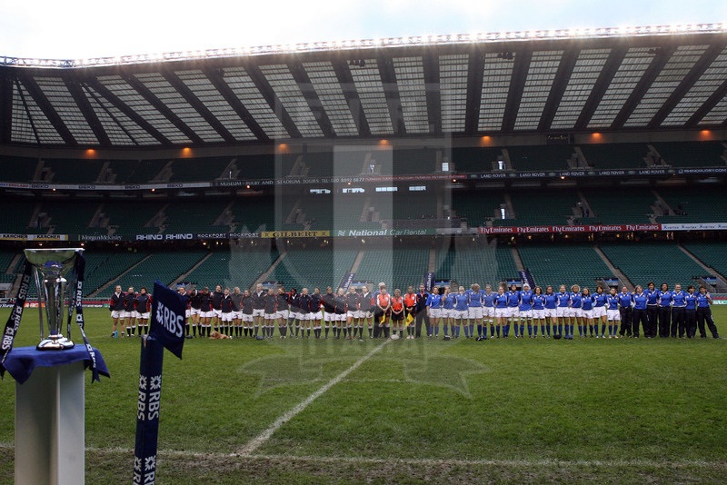 Sei Nazioni Donne 2007, Londra, Twickenham 10/02/2007, Inghilterra Donne v Italia Donne, le squadre agli Inni. Foto Daniele Resini/Fotosportit