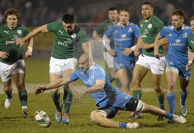 Rbs Sei Nazioni 2014 U20, Athlone, Dubarry Park 07/03/2014, Irlanda U20 v Italia U20, Marco Lazzaroni placcato da Cian Kelleher. Foto Pat Murphy/Fotosportit