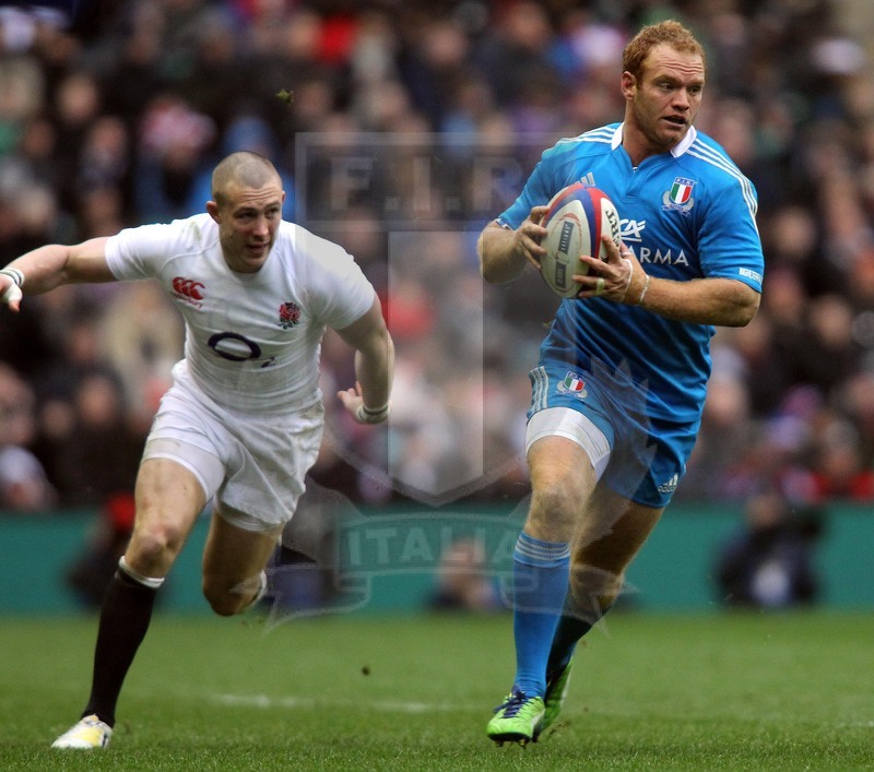 Sei Nazioni 2013, Twickenham 10/03/2013, Inghilterra v Italia, Gonzalo Garcia sfugge a Brown.