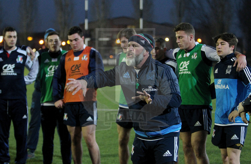 Rbs Sei Nazioni, raduno della Nazionale U20, Parma 24/01/2017, allenamento, Alessandro Troncon impartisce istruzioni.