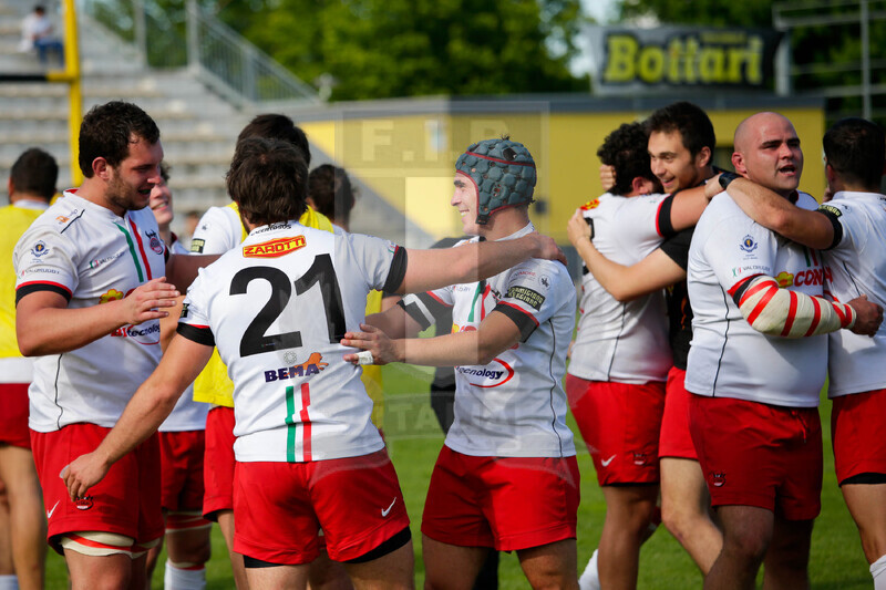 Rugby, Serie A 2015-2016, Finale, Viadana (MN), Stadio Zaffanella, 22-05-2016, Conad Reggio v Tossini Pro Recco. I giocatori del reggio festeggiano al termine dell\