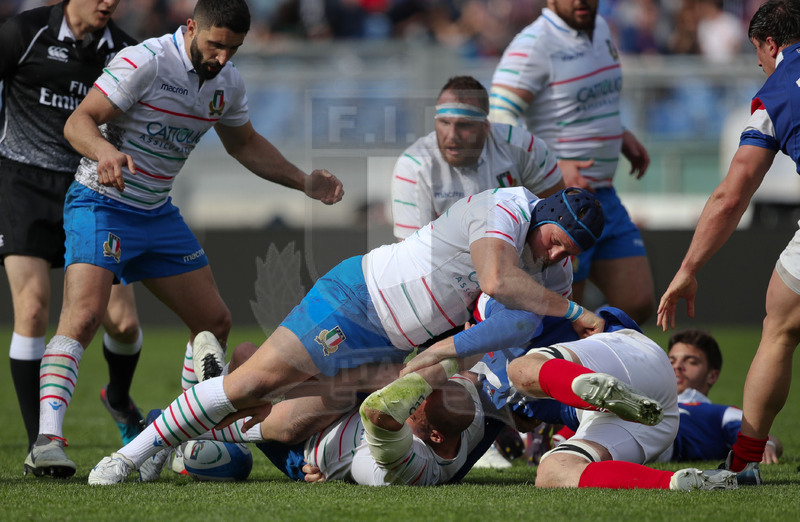 Guinness Sei Nazioni 2019, Round 5, Roma, Stadio Olimpico, 16/03/2019, Italia v Francia. Luca Bigi ripulisce la ruck. Foto Roberto Bregani/Fotosportit