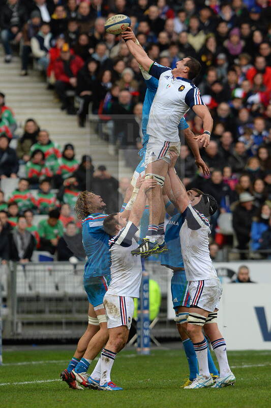 RBS 6 Nazioni, round 2, 09-02/2014, Parigi Stade De France, Francia v Italia, touche contesa da Yohan Maestri. Max Pratelli/Fotosportit
