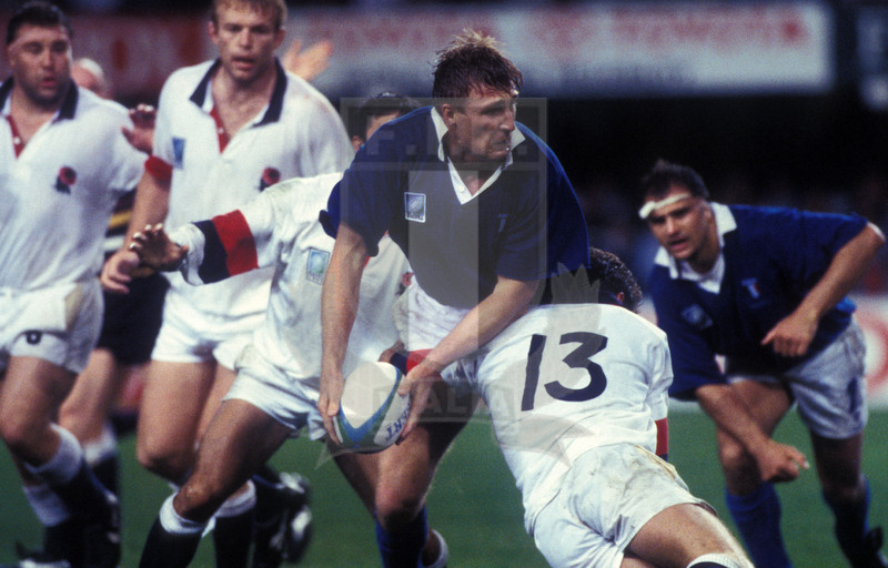 Rugby World Cup 1995, Pool B, Durban, Kings Park 31/05/1995, Inghilterra v Italia, Julian Gardner con Sgorlon in sostegno. Foto Daniele Resini/Fotosportit