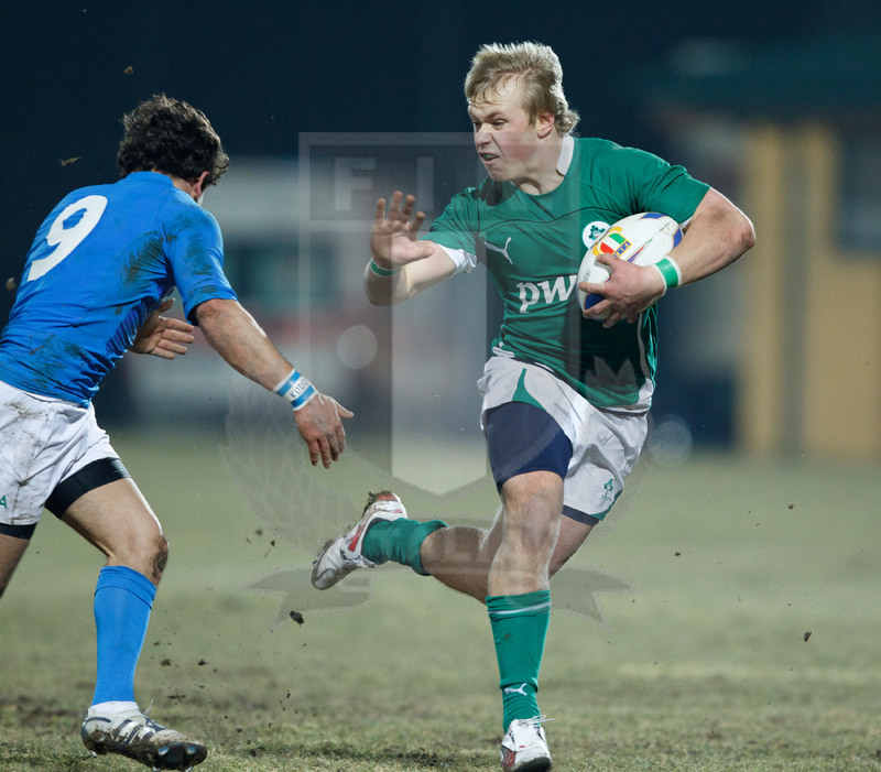 RBS 6 Nazioni Under 20 2011, Parma, Stadio XXV Aprile, 4/02/2011, Italia U20 v Irlanda U20. Luke Marshall tenta di superare di slancio Guglielmo Palazzani