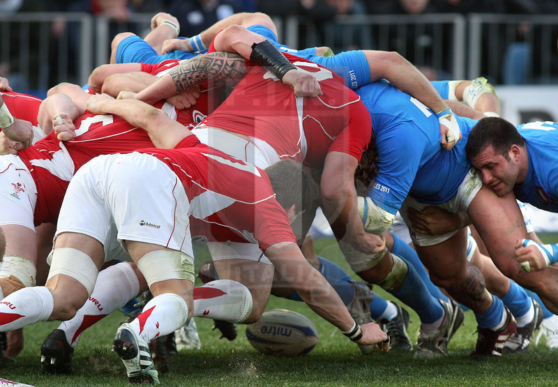 Rbs Sei Nazioni 2011, Roma, stadio Flaminio 26/02/2011, Italia v Galles, mischie a confronto. Daniele Resini/Fotosportit