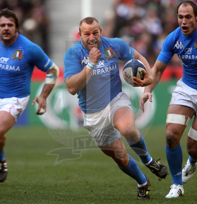 Rbs Sei Nazioni 2012, Round 1, Parigi, Stade de France 04/02/2012, Francia v Italia, Leonardo Ghiraldini. Dietro, Lo Cicero e Parisse. Foto Daniele Resini/Fotosportit