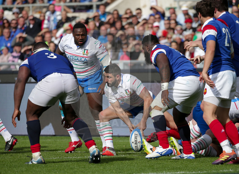 Guinness Sei Nazioni 2019, Round 5, Roma, Stadio Olimpico, 16/03/2019, Italia v Francia. Tito Tebaldi si appresta ad aprire dalla ruck. Foto Roberto Bregani/Fotosportit