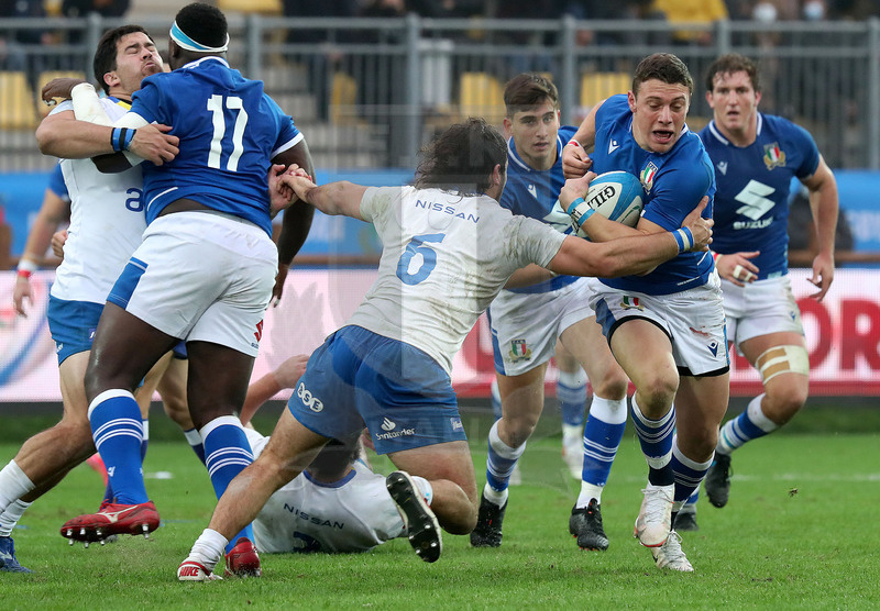 Autumn Nations Series 2021, Parma, stadio Lanfranchi 20/11/2021, Itallia v Uruguay, Paolo Garbisi attacca su Ardao. Foto Daniele Resini/Fotosportit