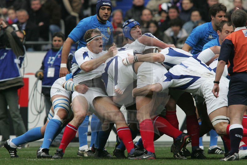 Sei Nazioni 2006, Parigi, Stade de France 25/02/2006, Francia v Italia, drive francese con De Villiers. Foto Daniele Resini/Fotosportit