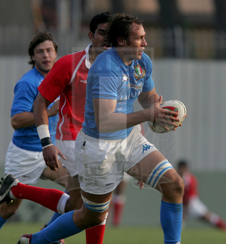 Test match 2005, Prato, stadio Chersoni 12/11/2005, Italia v Tonga, un break di Sergio Parisse. Foto Daniele Resini/Fotosportit