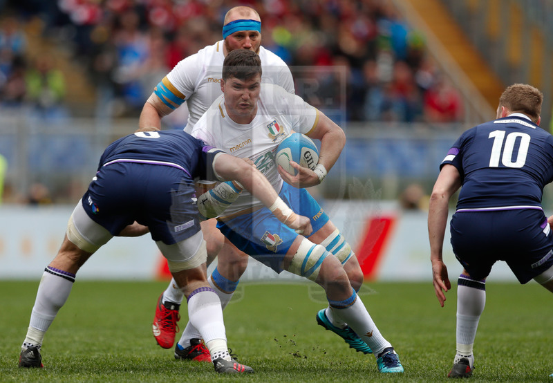 Natwest Sei Nazioni 2018, Roma, Stadio Olimpico, 17/03/2018, Italia v Scozia. Una carica di Sebastian Negri su John Barclay. Foto: Roberto Bregani/Fotosportit