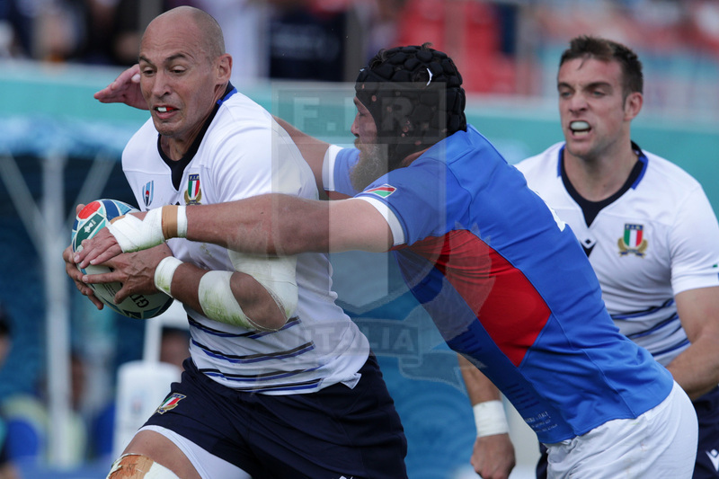 Rugby World Cup 2019 Giappone, Higashi Osaka Hanazono Rugby Stadium 22/09/2019, Italia v Namibia, Sergio Parisse difende palla. Giuseppe “Pino” Fama/CFP