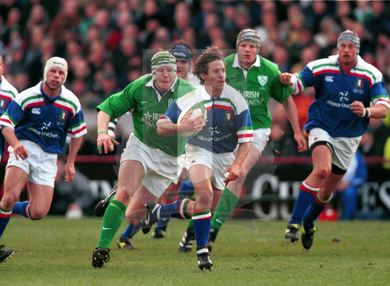 Lloyds TSB Sei Nazioni 2000, Round 3, Dublino, Lansdowne Road 04/03/2000, Irlanda v Italia, break di Diego Dominguez su Malcom O\
