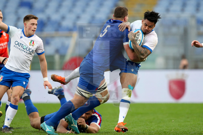 Guinness VI Nazioni 2021, Roma, Stadio Olimpico, 6/02/2021, Italia v Francia. Montanna Ioane placcato da Paul Willemse. Foto Roberto Bregani/Fotosportit