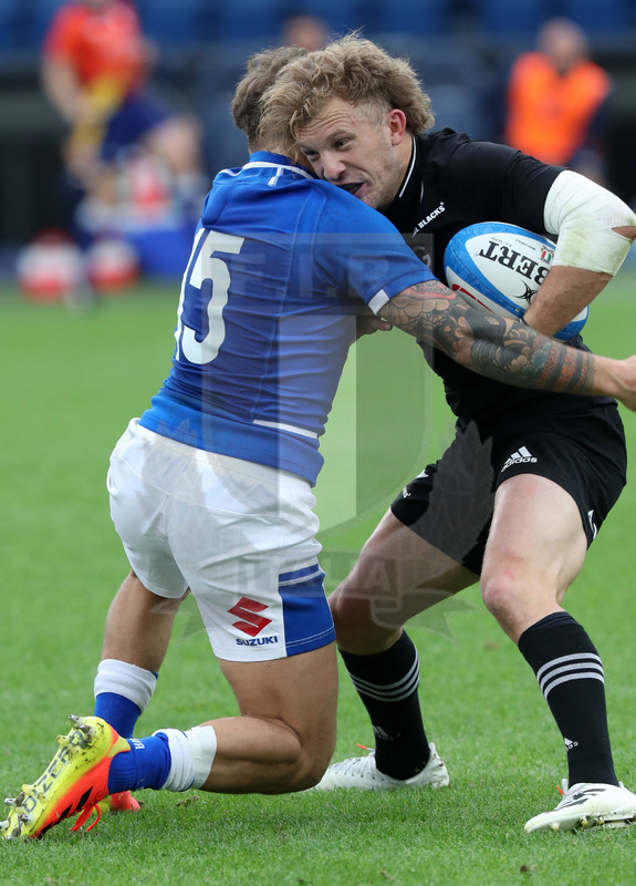 Autumn Nations Series 2021, Roma, Stadio Olimpico, 06/11-2021, Itallia vs Nuova Zelanda, Matteo Minozzi placca Damian McKenzie. Foto Daniele Resini/Fotosportit